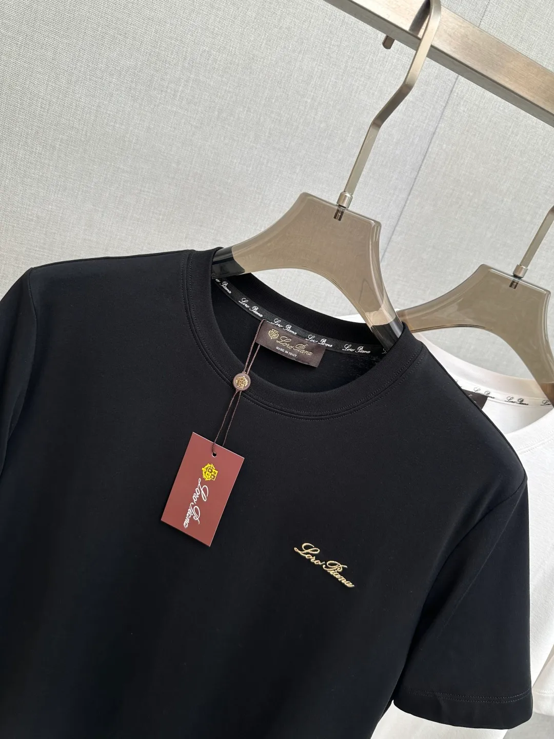 LP Original 2026New Arrival short-sleeved T-shirt! Fashionable and casual short-sleeved T-shirt with catwalk pattern! Design a logo! The specially designed and selected customer-supplied fabrics are soft to the touch and skin-friendly, and the breathability and comfort are impeccable. You will definitely fall in love with the real thing! Non-sexist couples can wear mixed styles to open up a new fashion style! Distinguishing market version, high-definition Series! Size: M-3XL